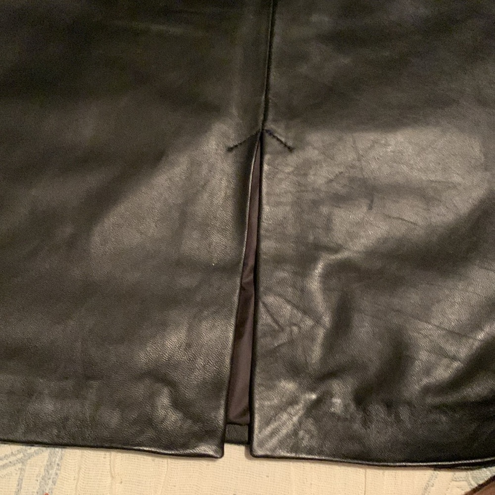 Black Knee-Length Pencil Skirt with Slit /color black style Dawn - Picture 6 of 7